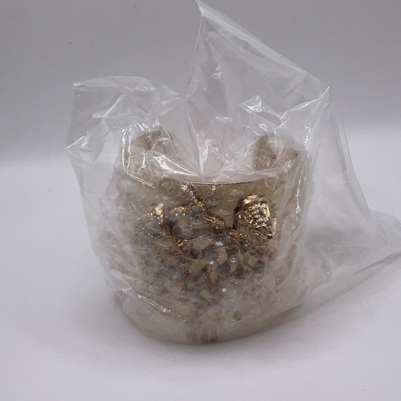 Lilly Pulitzer Gold Metallic Beach Comber Shell Cuff - Picture 4 of 7